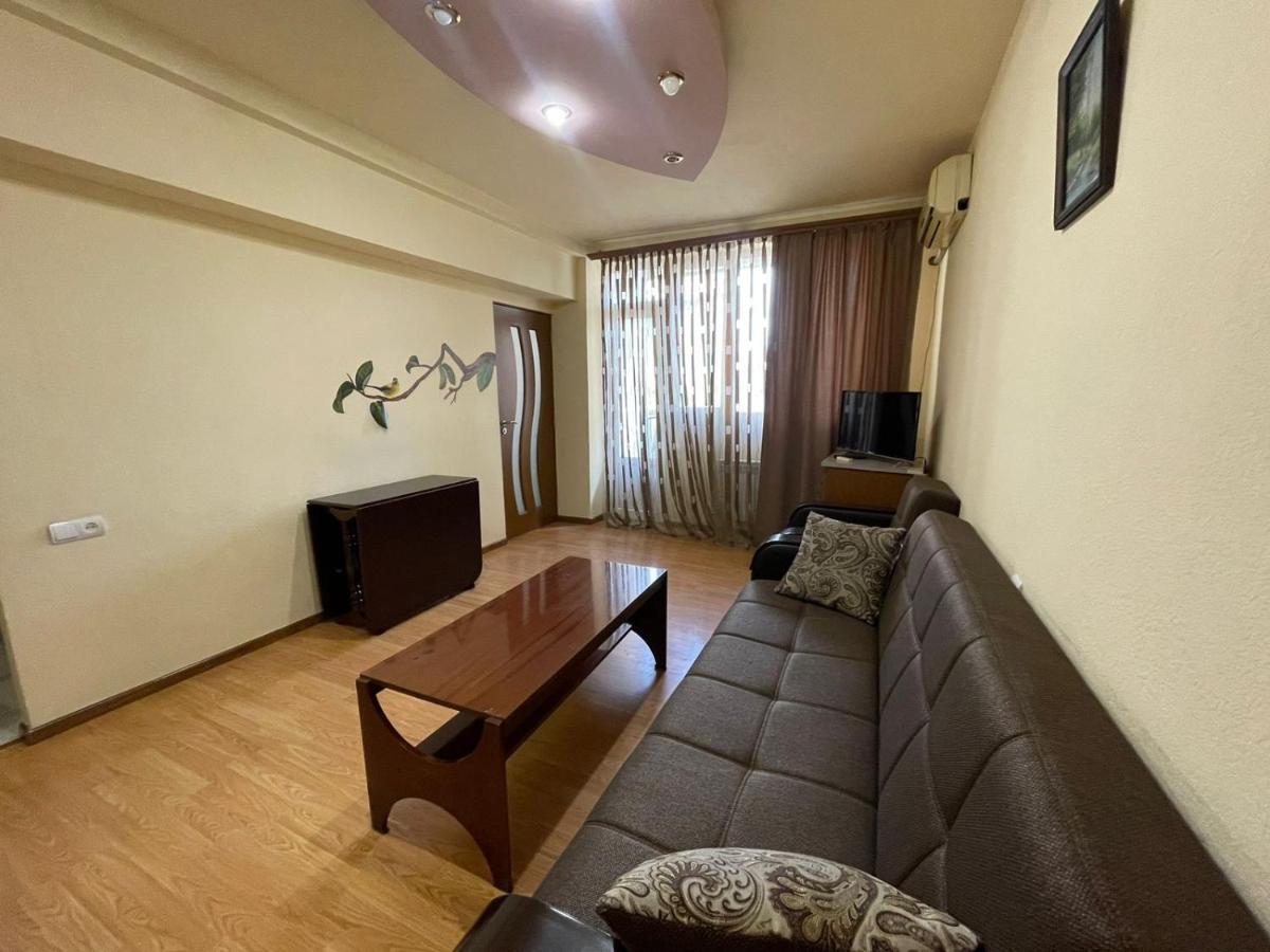 Apartment In Yerevan, Centre Bagian luar foto